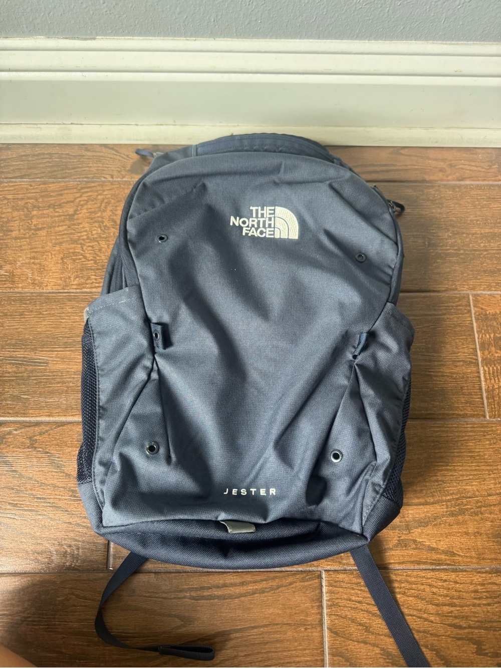 The North Face Jester Backpack (28L) Shady Blue great condition no rip or tear.